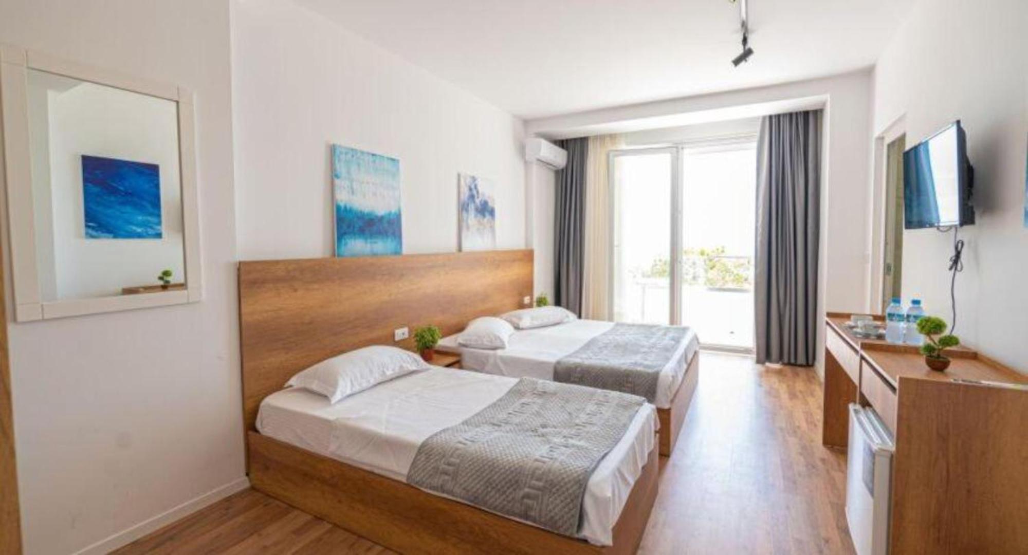Hotel Besani Durres Exterior photo