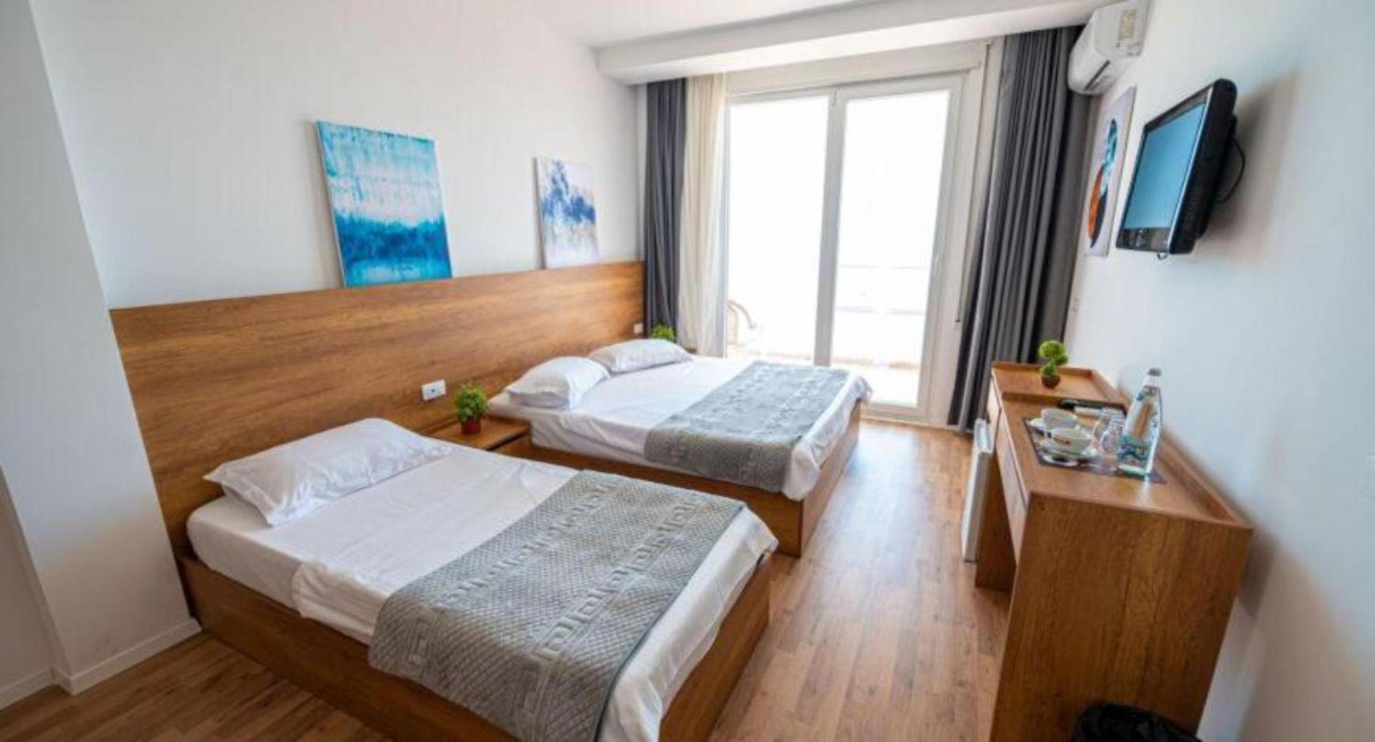 Hotel Besani Durres Exterior photo